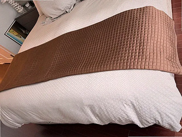 ANN GISH 100% SILK CHOCOLATE BROWN QUILTED SQUARES COVERLET-QUEEN SIZE 92x94-NEW