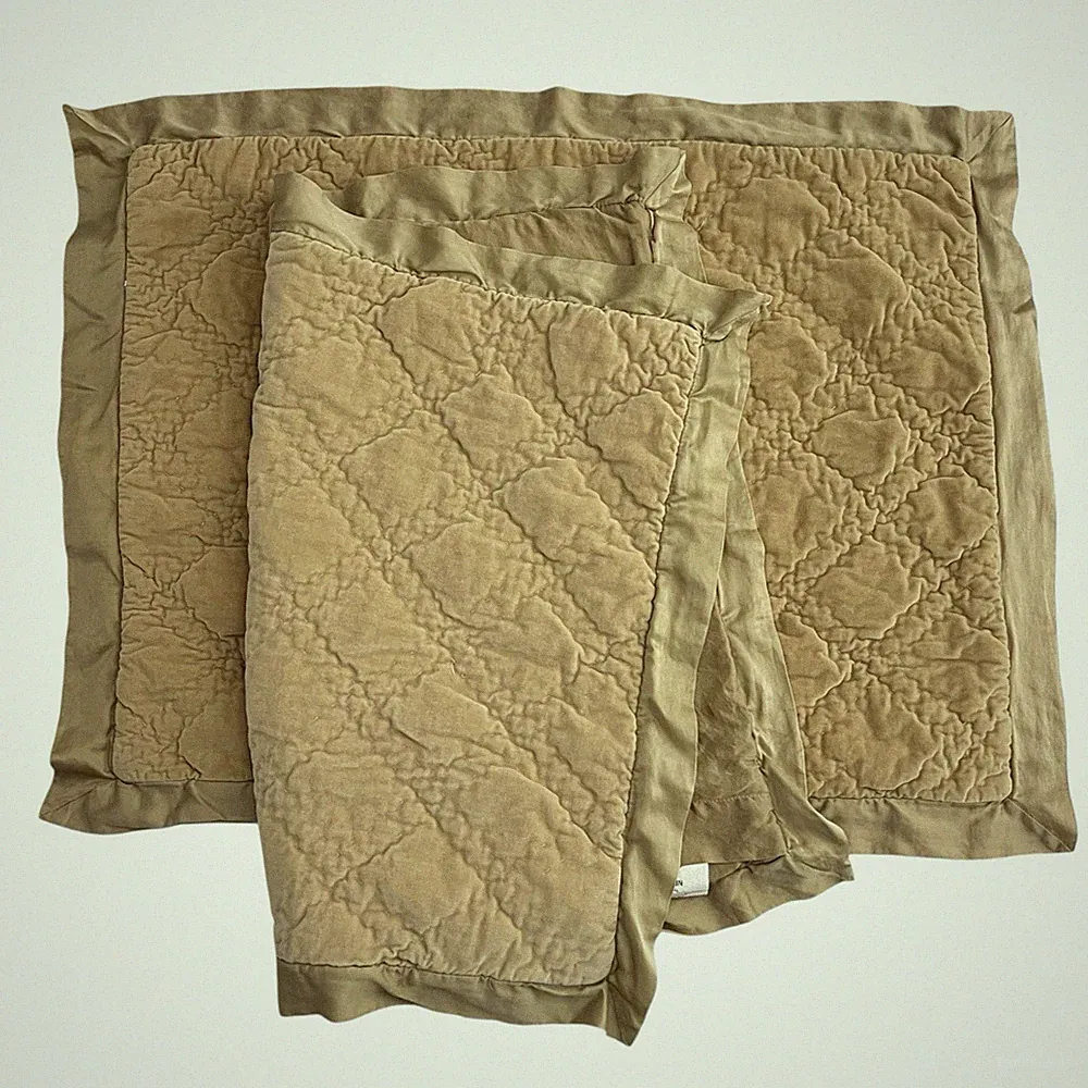 Pottery Barn Pillow Shams Washed Velvet Silk Diamond Quilted Gold Set of 2 RARE