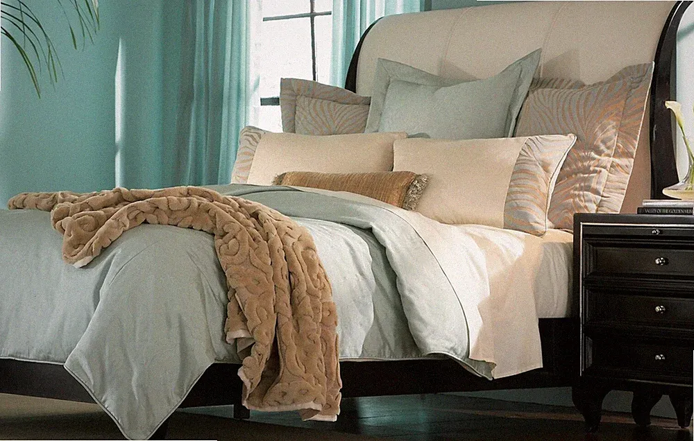 THE WELL DRESSED BED Metropolitan 8 Piece Queen Bedding Collection HOTEL QUALITY